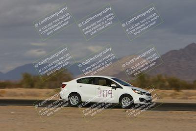 media/Jan-26-2025-SCCA SD (Sun) [[bcf61ed115]]/4-Women Novice/Session 2 (Turn 7 Inside)/
